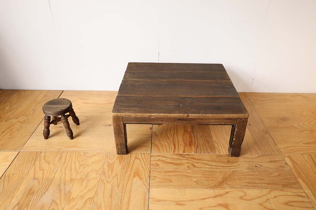 細かな部分を手作業で磨き上げるなど、洗浄作業の後も手間をかけて作業したので、たくさんできてしまっていた染みが消え、木肌の艶が蘇りました
