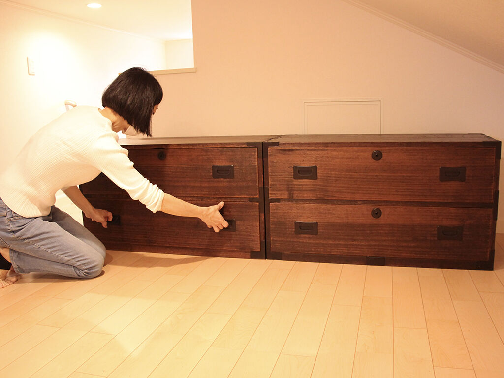 屋根裏部屋に納品させていただいたレストア後の桐タンス