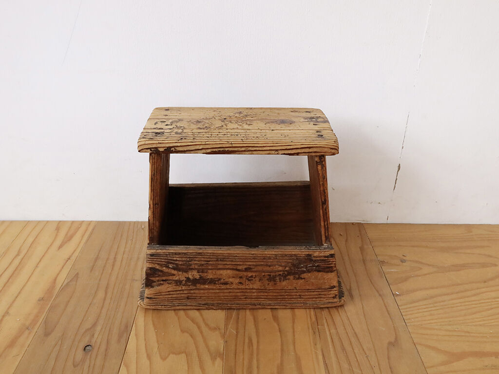 100年以上受け継がれてきたという踏み台