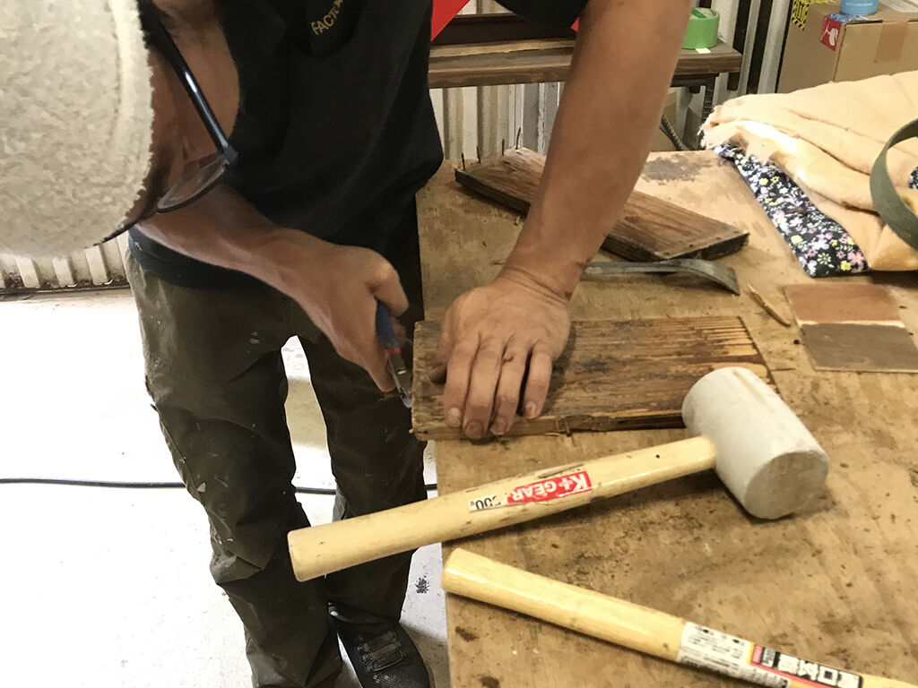 材料を傷めてしまわないようにリメイク作業