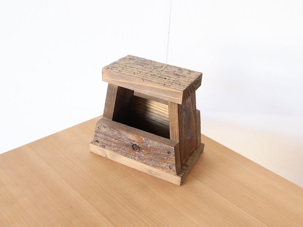 コンパクトにリサイズされた100年物の踏み台