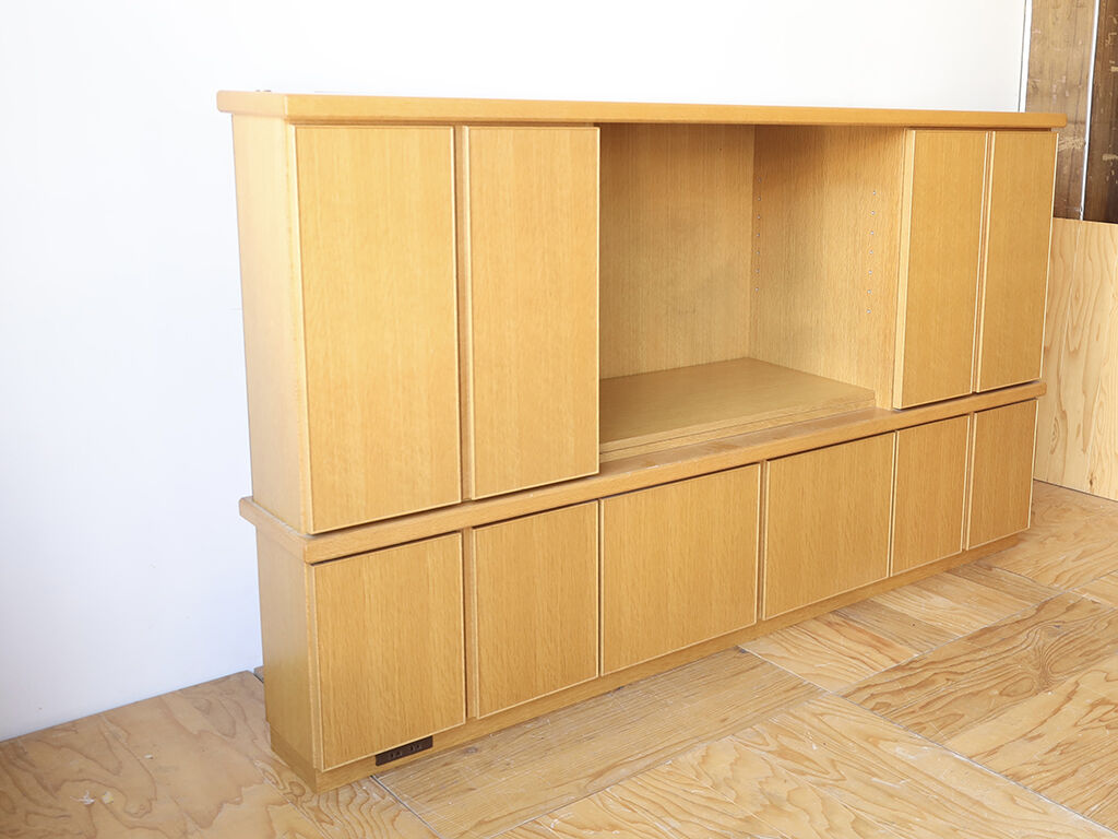 オーダーメイドで作られたというテレビ台