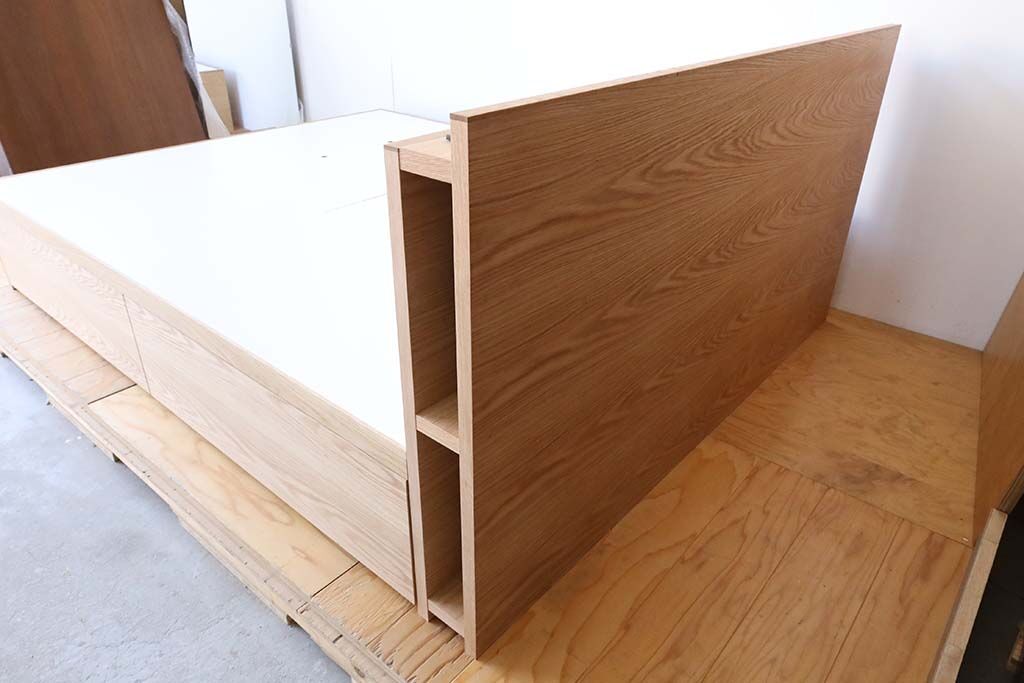 ヘッドボード横収納