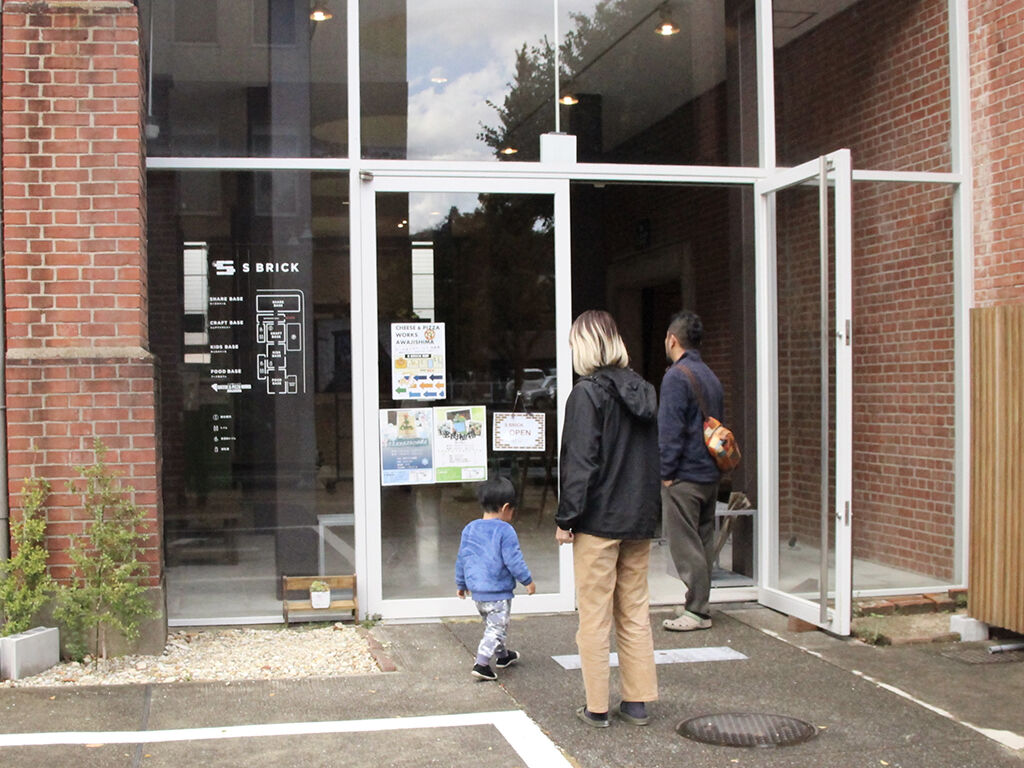 家具作りたいおっさん（ルーツファクトリー代表）と我が息子3歳で洲本市のS BRICKへ