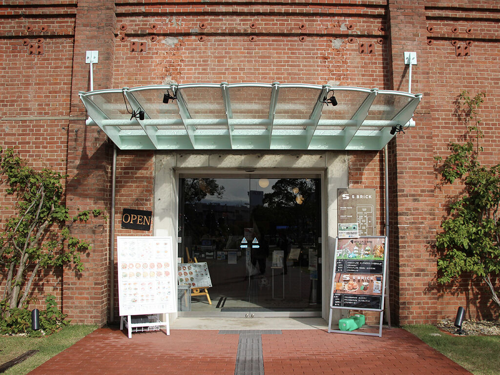 S BRICKの入口