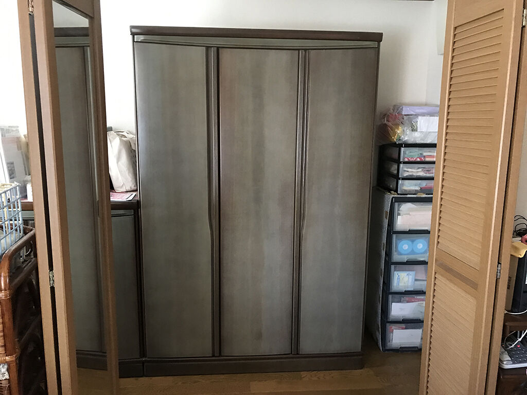 大きくて場所をとるからリメイクしたいとご相談いただいた婚礼家具の洋服タンス