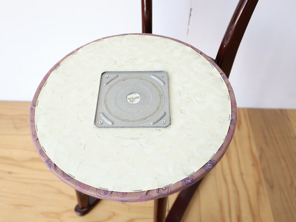 全く同じものが見つからなかった椅子の回転盤