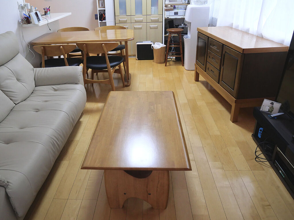 家具の色味を揃えたことでトータルコーディネートもばっちりの家具たち
