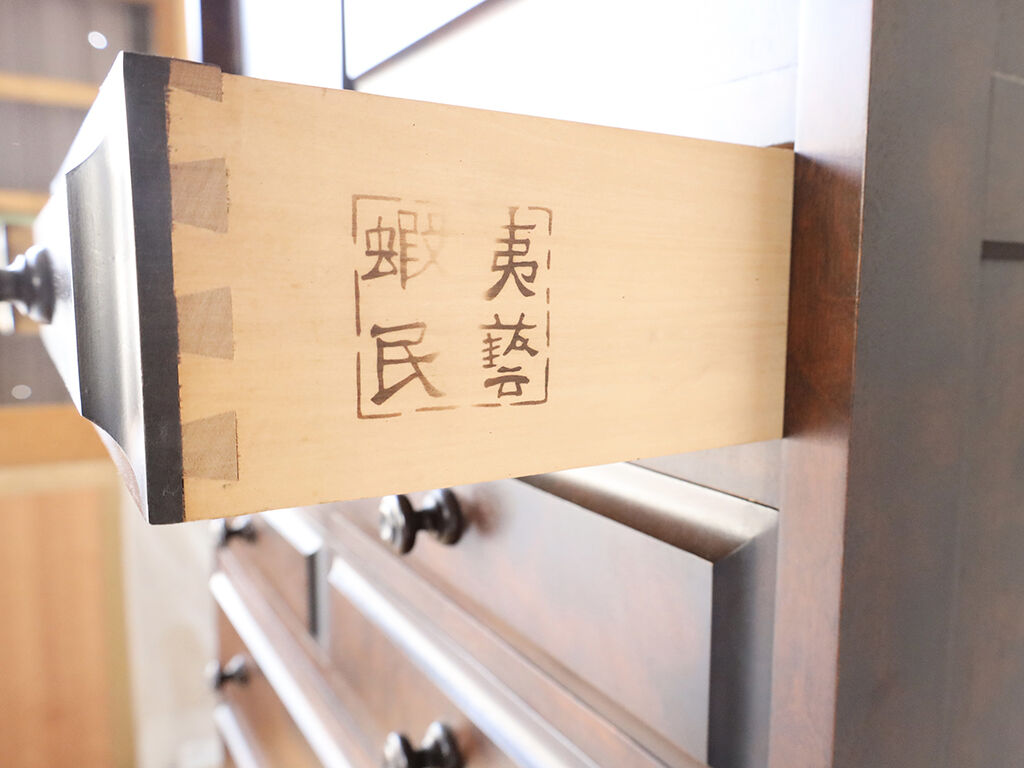 精巧な職人技で作られた北民家具