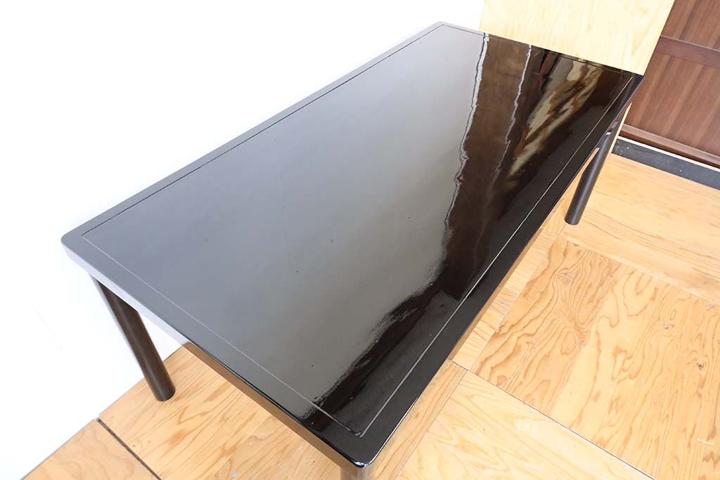 天板は傷でところどころえぐれてしまっていましたが、綺麗に美装してまるで新品の輝きになりました