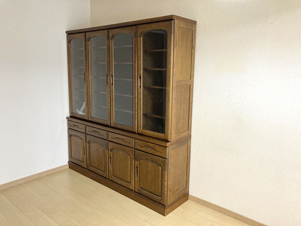 リフォーム前のお部屋へ食器棚のお引き取り
