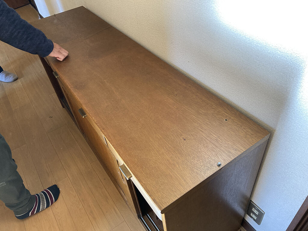 食器棚下部の天面