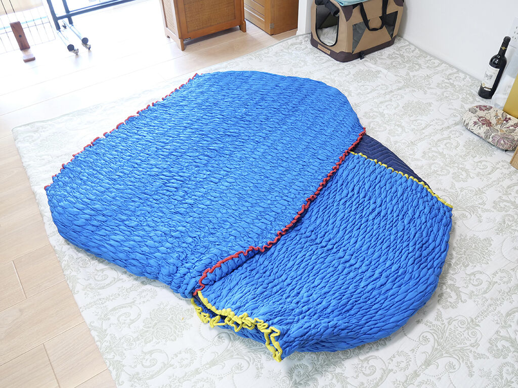 天板と脚を分解してしっかりと梱包したテーブルをお客様のご新居に納品