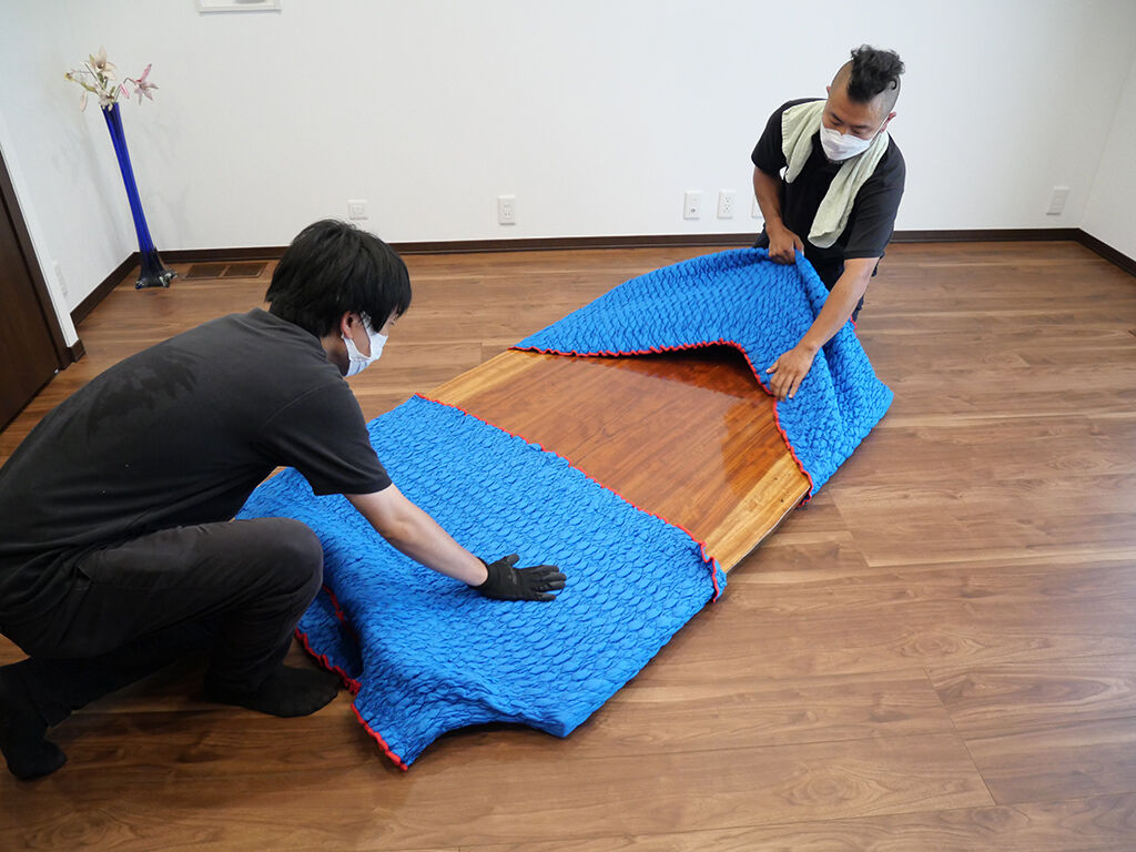 まっさらなお客様のご新居に納品させていただいたダイニングテーブル