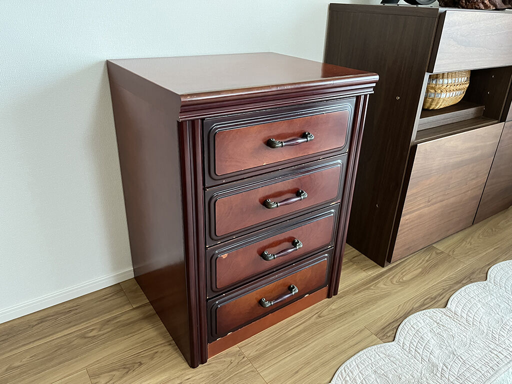 お部屋の家具とも合うサイズ感にリメイクされたミニチェスト