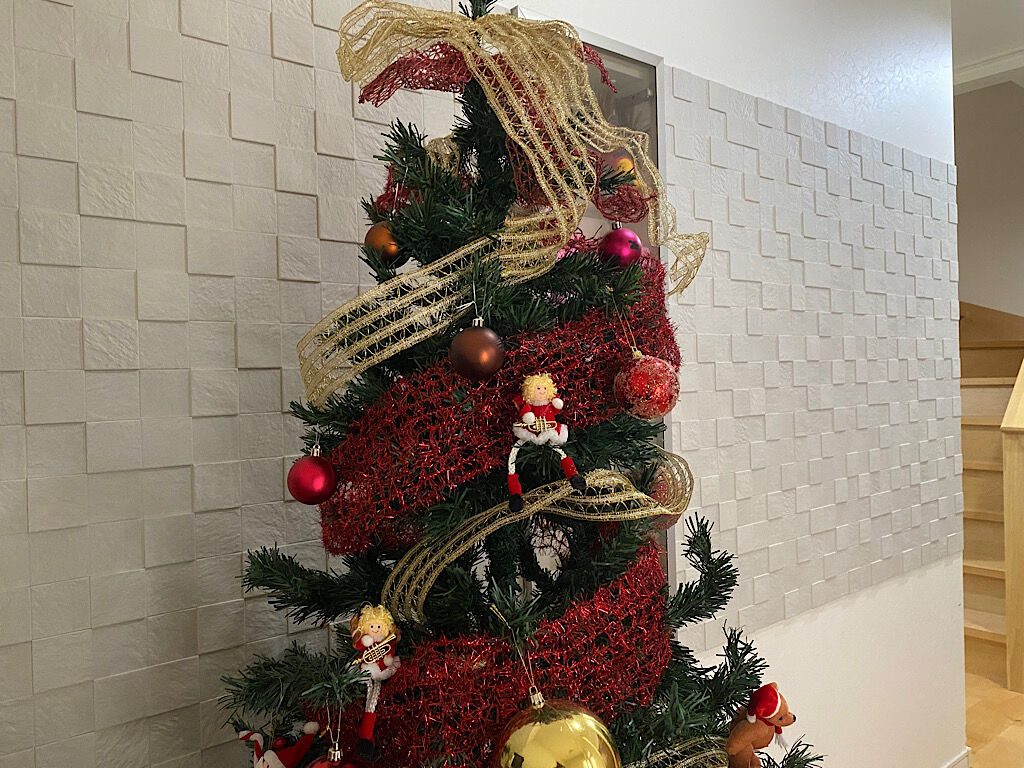 急いで飾ったクリスマスツリー