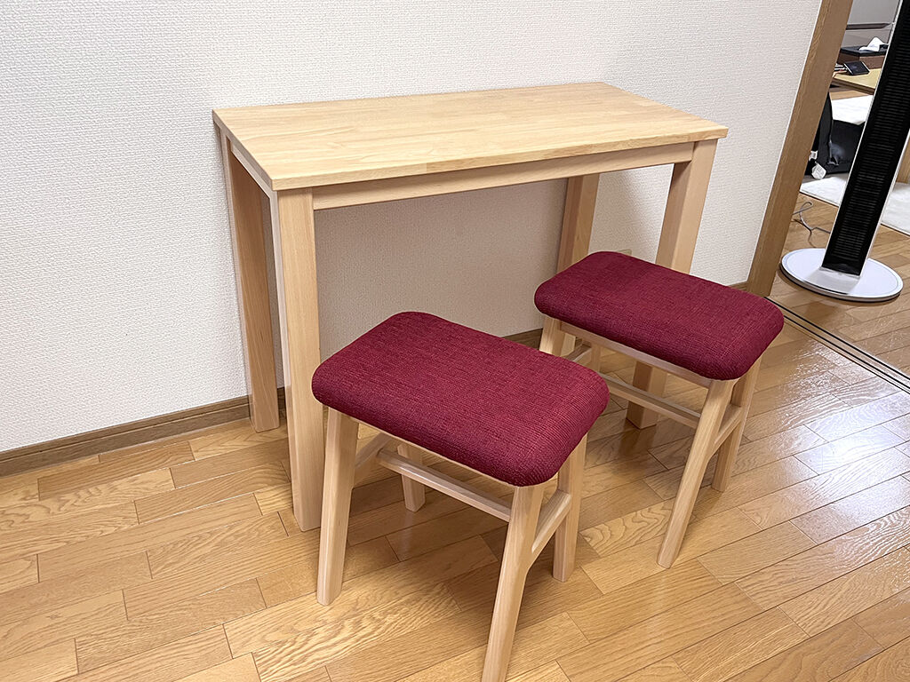 明るく華やかなテーブル&スツール