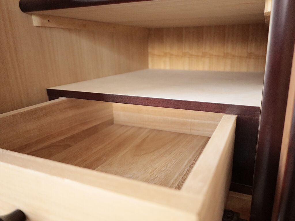小引き出しの側は新しく製作