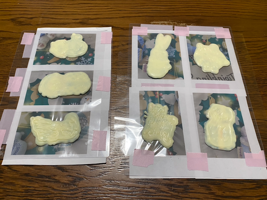 最後に上からホワイトチョコレートを塗って、補強