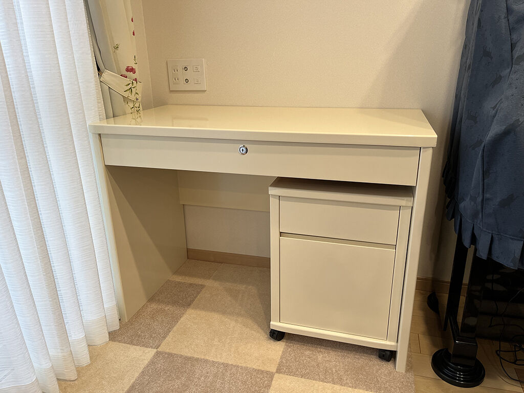部屋にぴったりと喜んでいただけたリメイク後のデスク&インワゴン