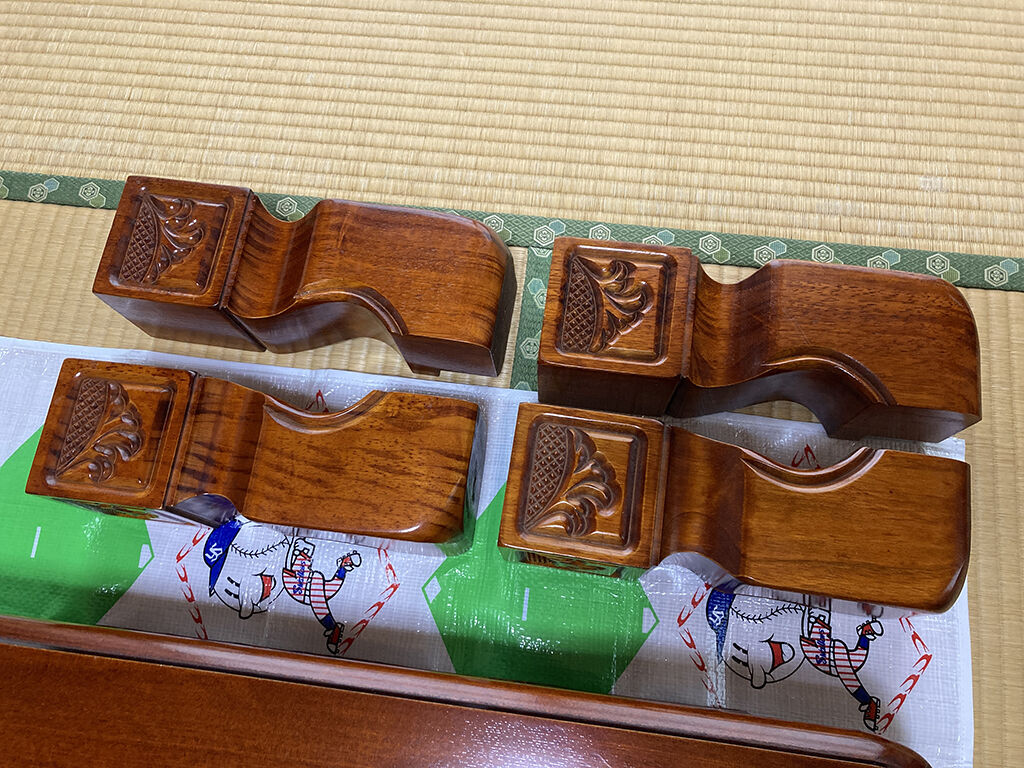 素敵な飾り彫の入った座卓の脚
