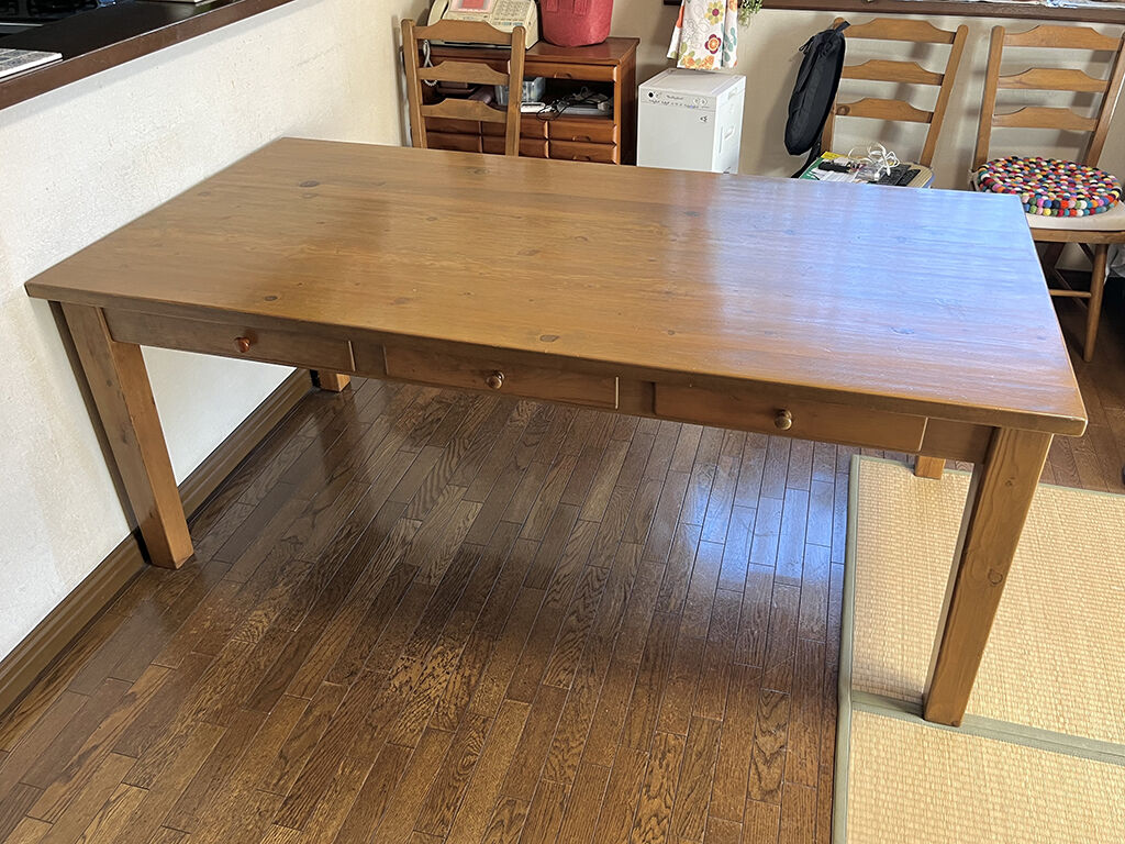リフォーム前のお家で使われていたリメイク前のダイニングテーブル