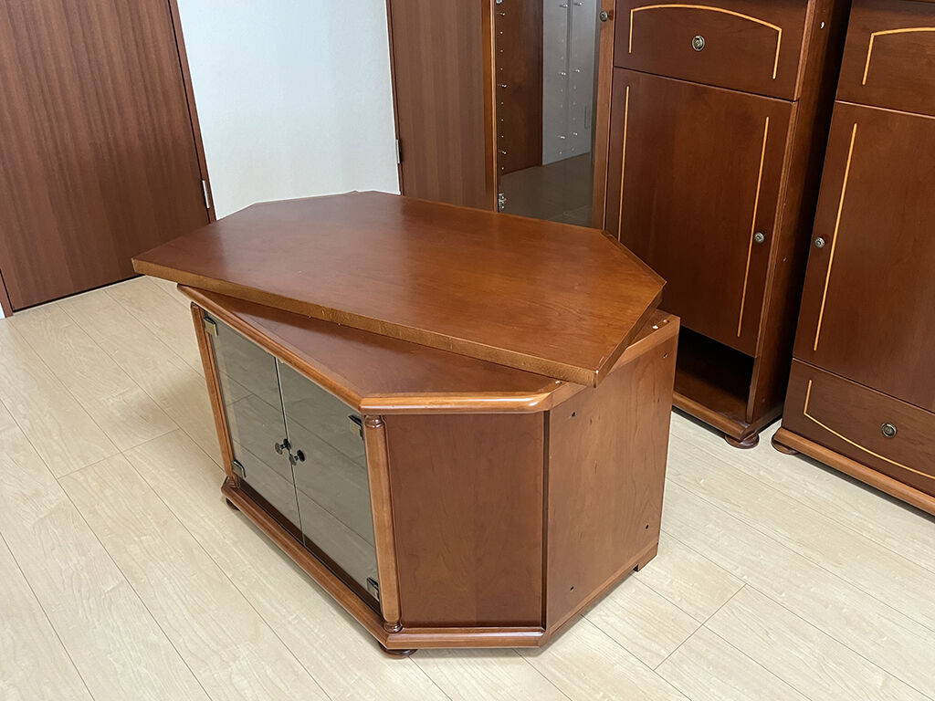 コーヒーテーブルへのリメイクをご希望いただいたリビングボードのテレビ台部分