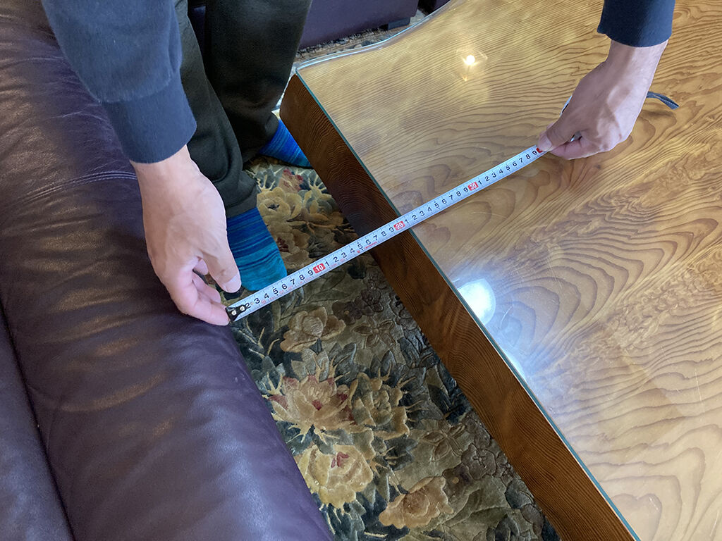 テーブルからソファまでの距離が200mmしかなく窮屈に感じるとのご相談