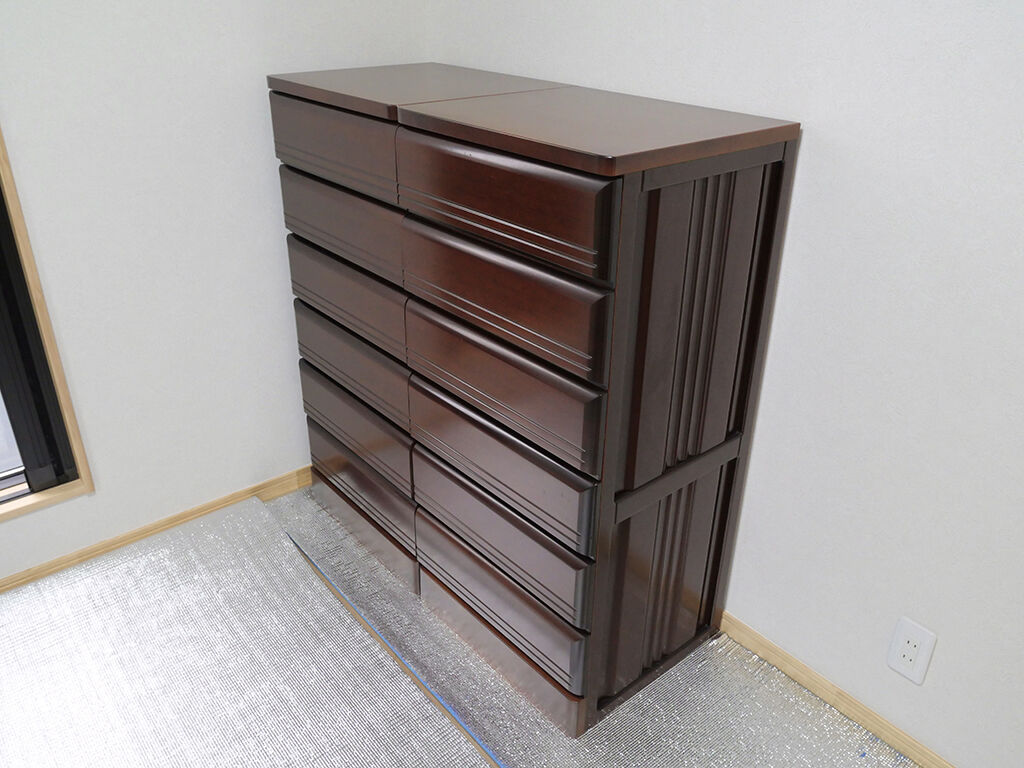 ご新居の2階のお部屋に納品した2台のチェスト
