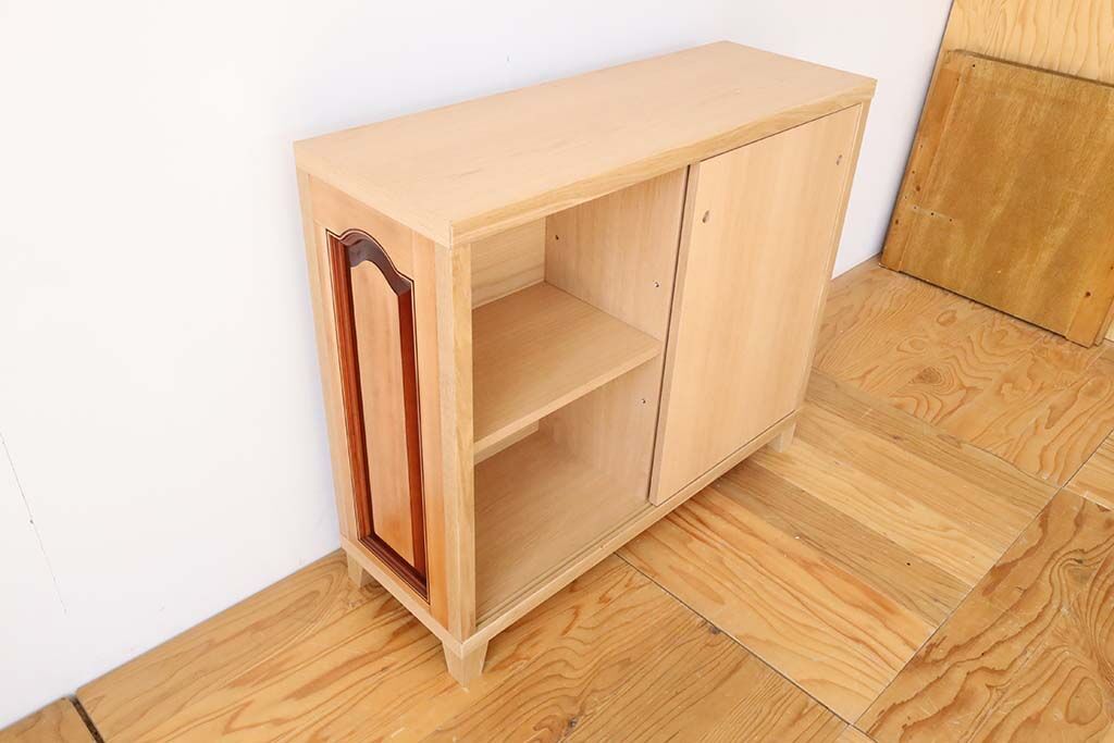 左右の空間どちらにも1枚ずつ棚板を製作しました