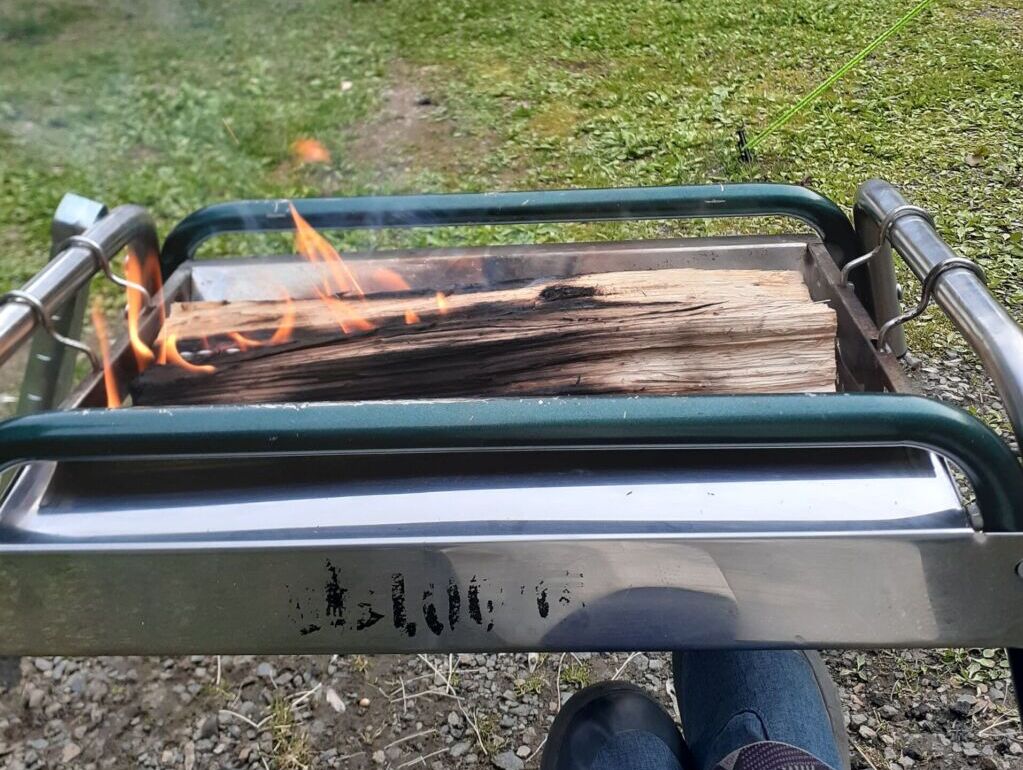 キャンプの焚火