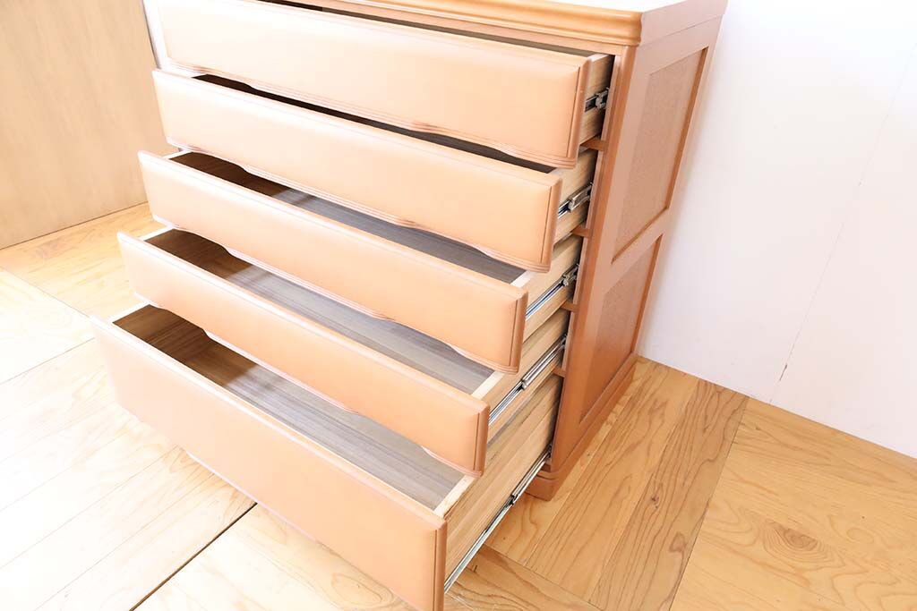 引き出しを開けてみると、全ての段がスムーズに開け閉めできるようになりました
