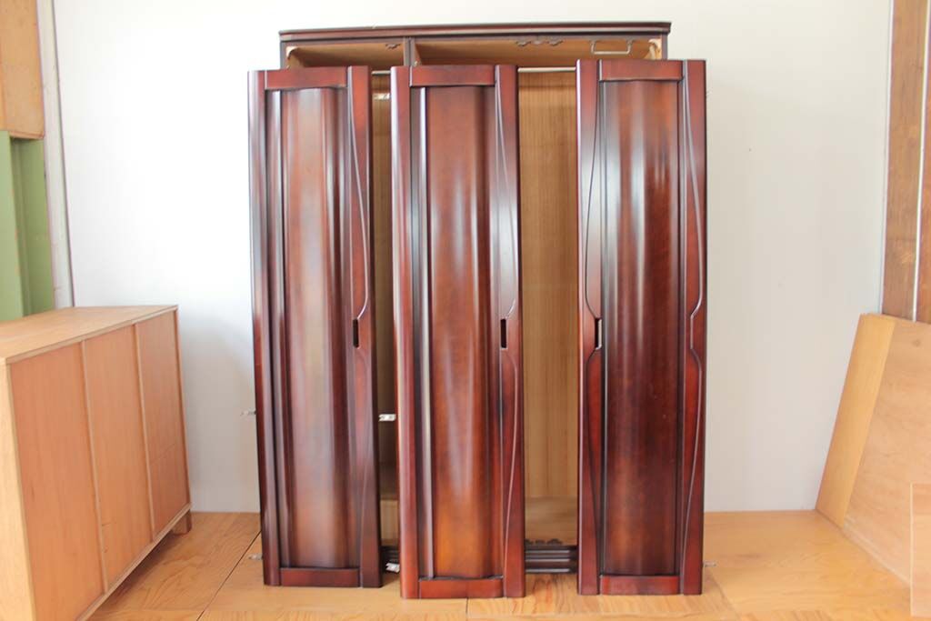 洋服タンスの扉をキッチンボードの側板に使用してリメイク