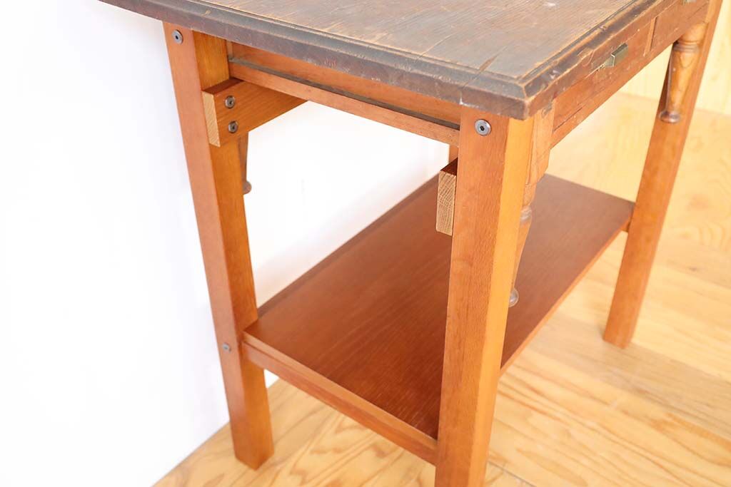 脚部は六角棒レンチを使って簡単に分解することができます