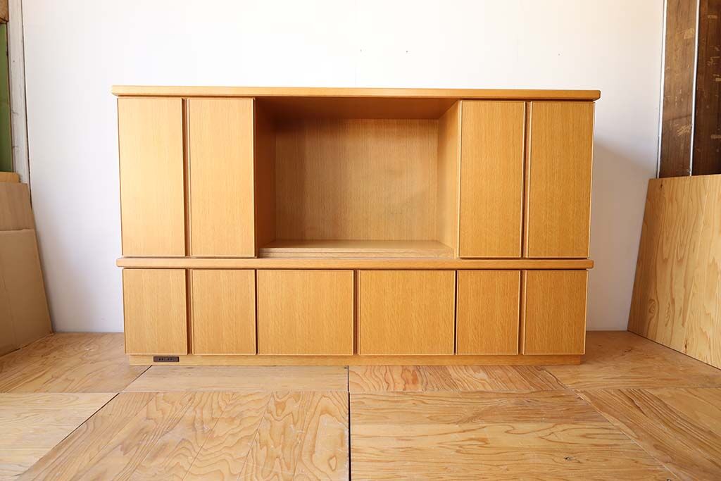 お家の家具に合わせてオーダーメイドで作られたというテレビ台