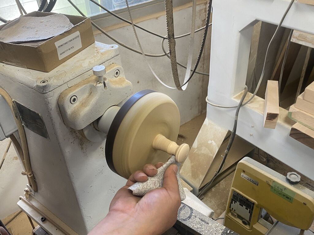 やすりで磨く