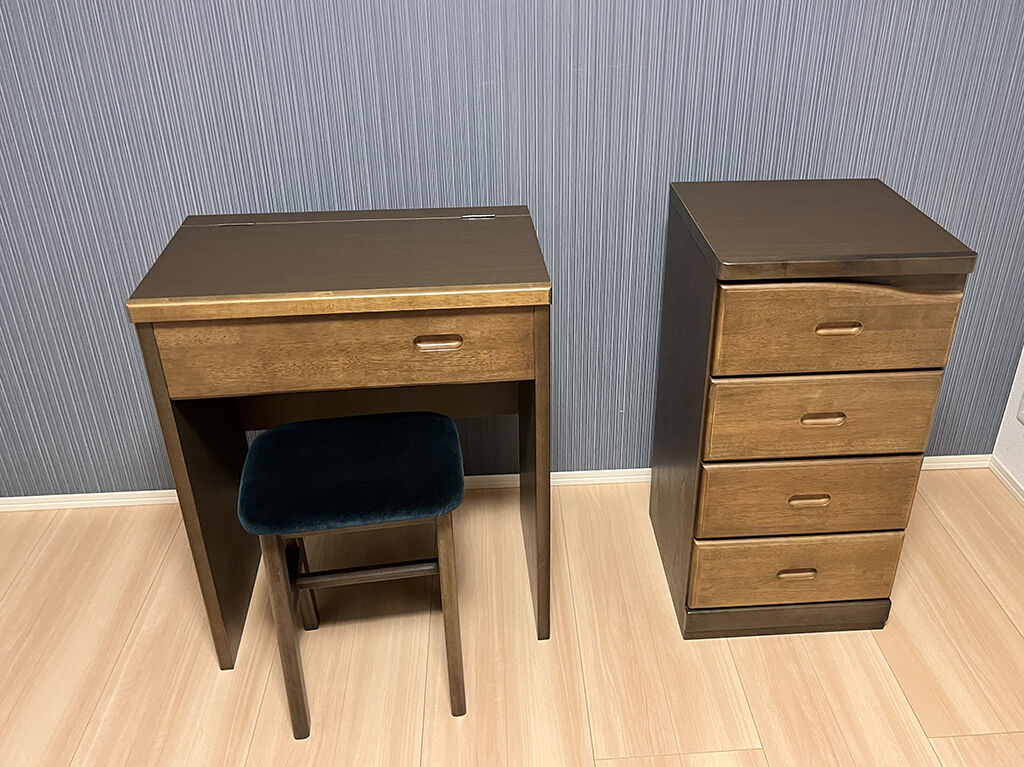 お客様のお家に納品したリメイク後のタンスとドレッサーとスツール