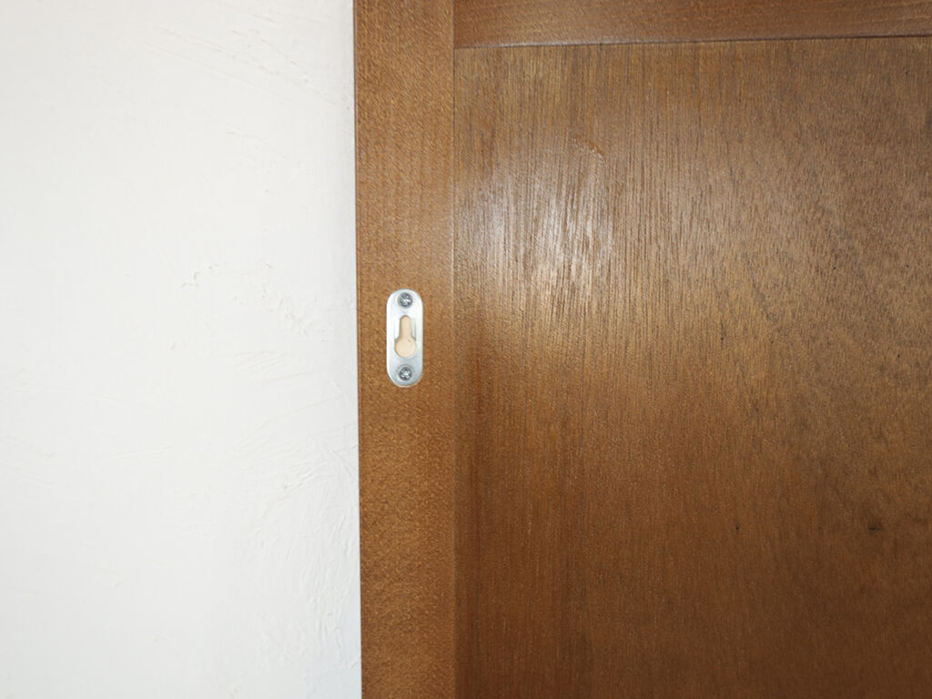 壁掛け鏡の壁掛け金具
