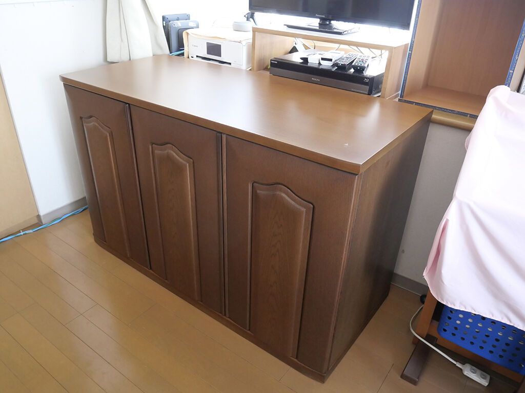 お客様宅に納品したリメイク後のリビングボード