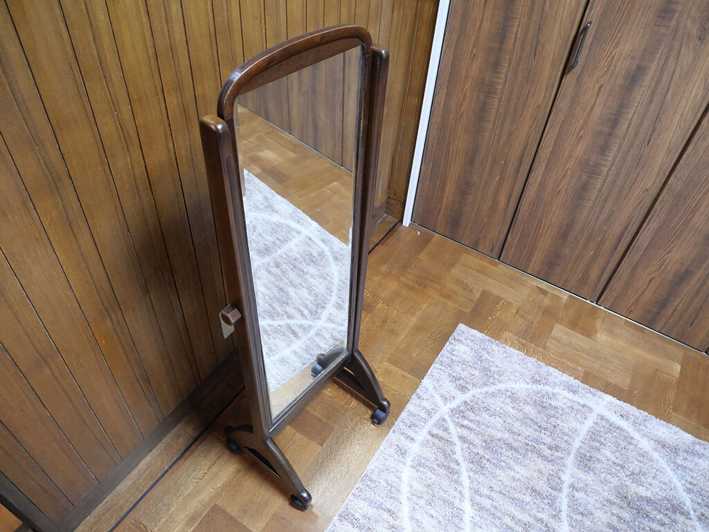 お母様が大切にされていた鏡をリメイクしてスタンドミラーに