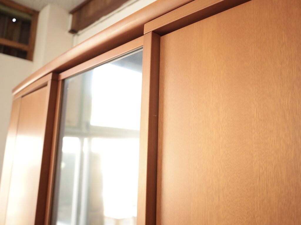 婚礼タンスの扉表面についている鏡