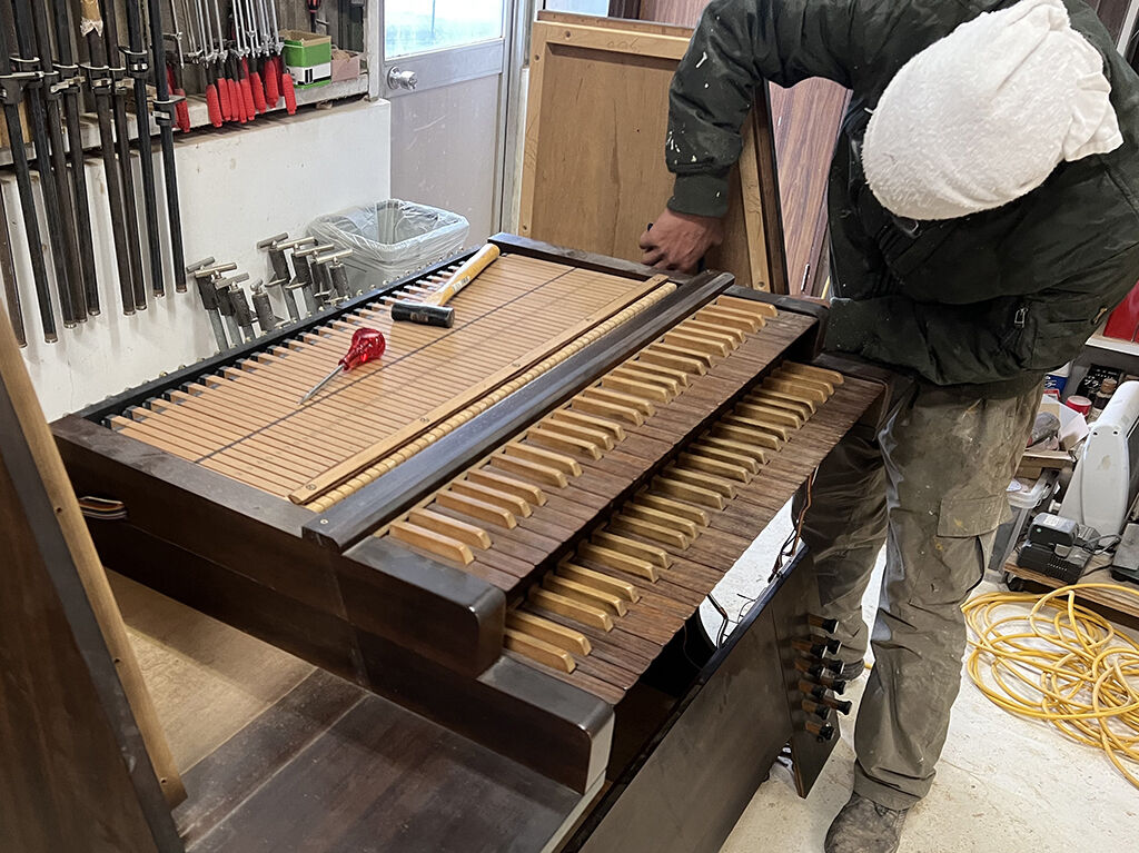 オルガンの分解作業