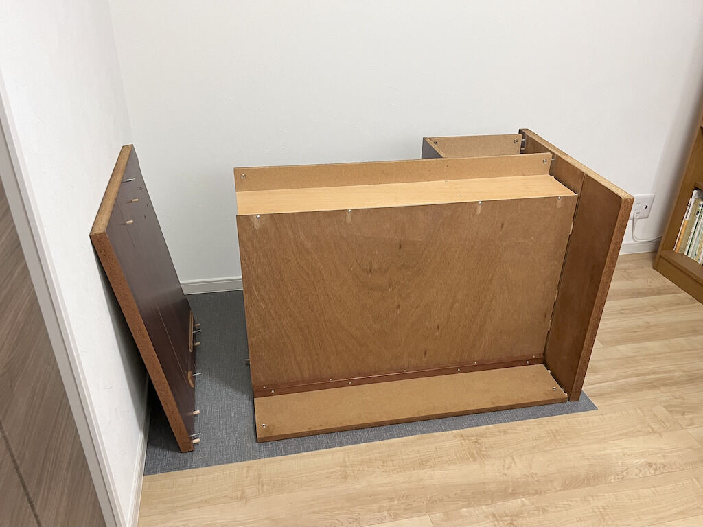 組み立て式にリメイクした学習机の搬入時の写真