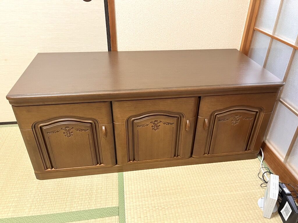 和室に設置した婚礼タンスからリメイクしたテレビ台