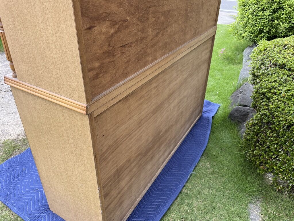 食器棚の背面