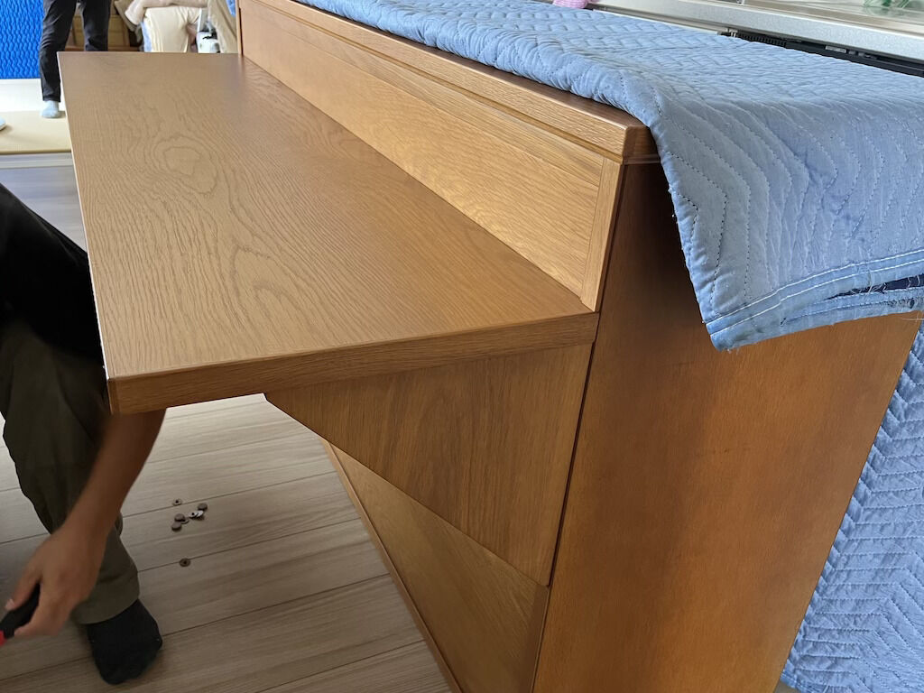 テーブル天板組み立ての様子