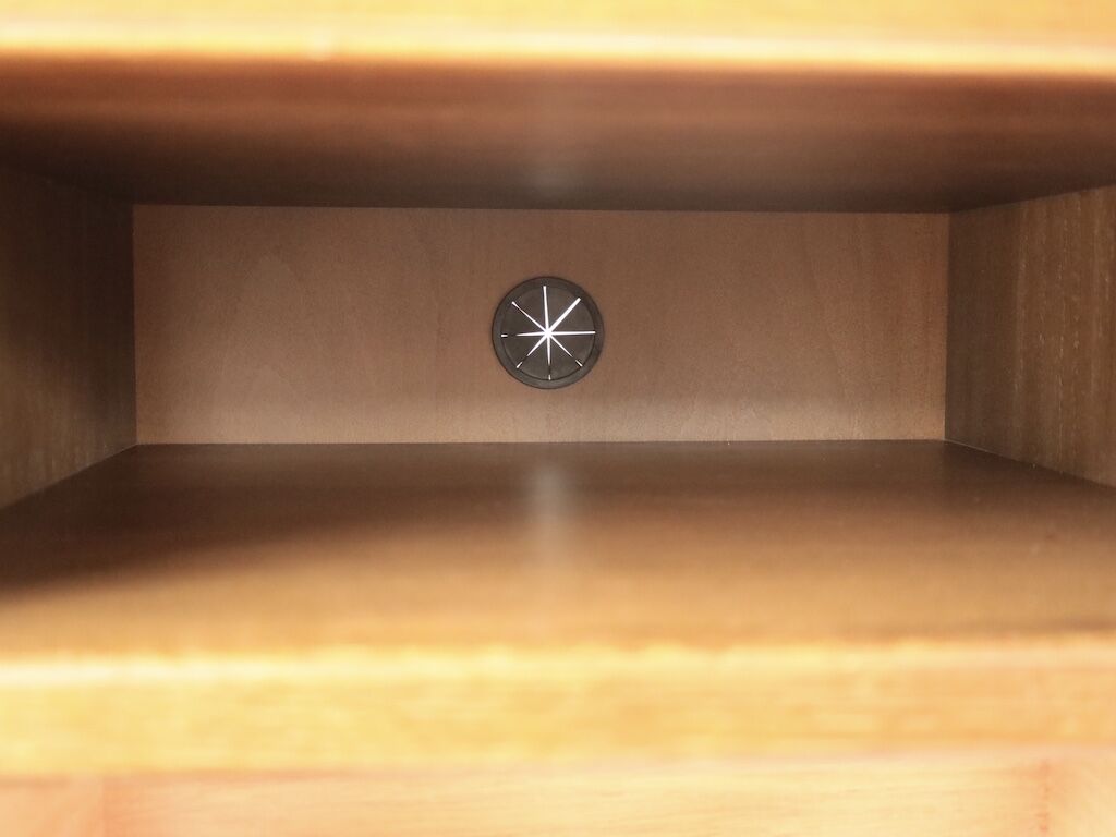 オープンスペースの配線孔