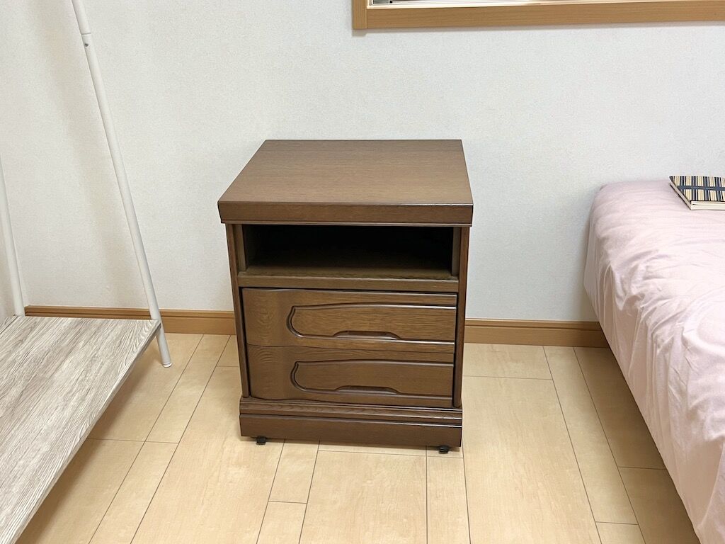 お客様の寝室に納品したナイトテーブル