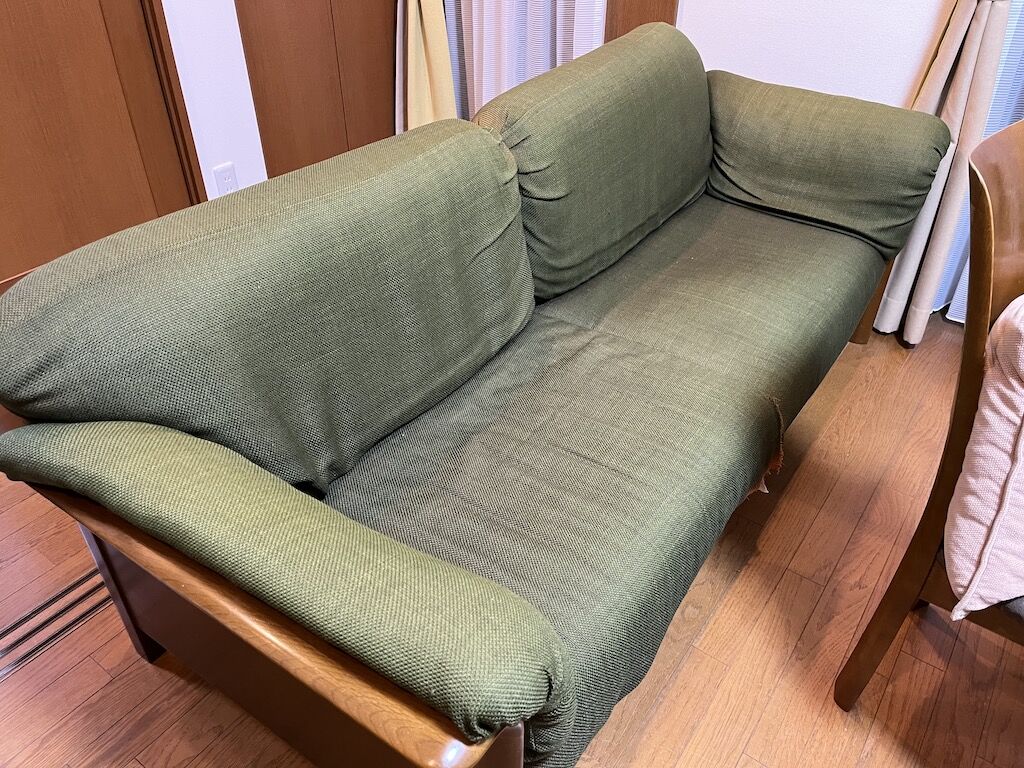 お客様のお家へお引き取りに伺った時のソファ