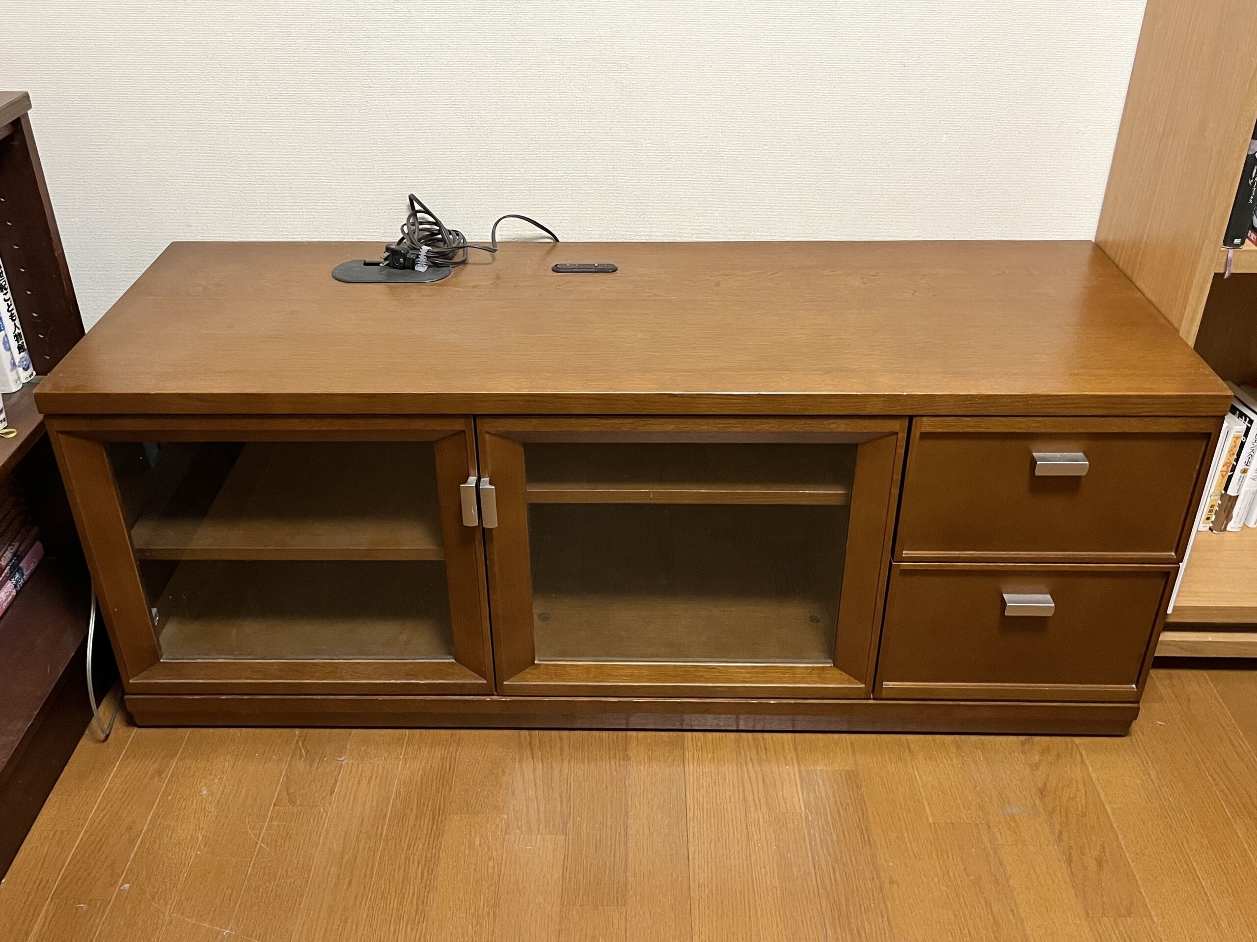 お客様のお引き取りにお伺いした時のテレビ台